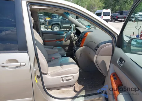 2008 Toyota Sienna Xle z USA, uszkodzony, nr VIN 5TDZK22C28S115129